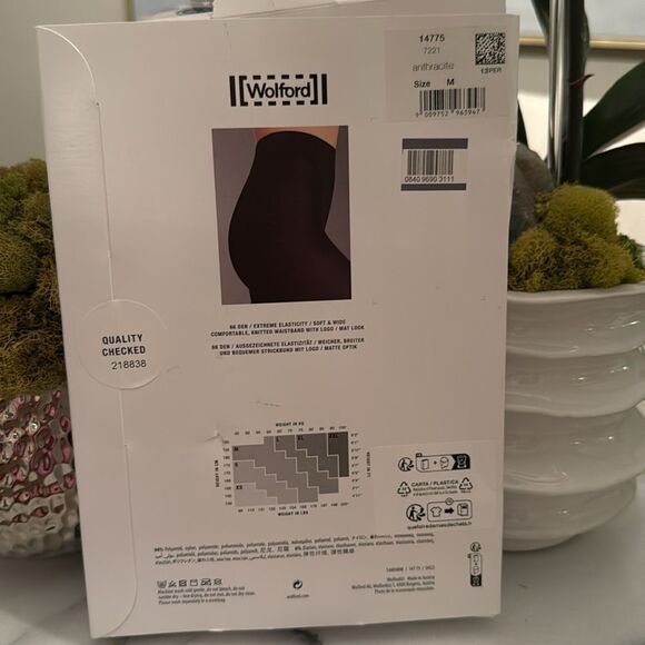 NWT Wolford Velvet De Luxe 66 Tights size Medium - Picture 3 of 6